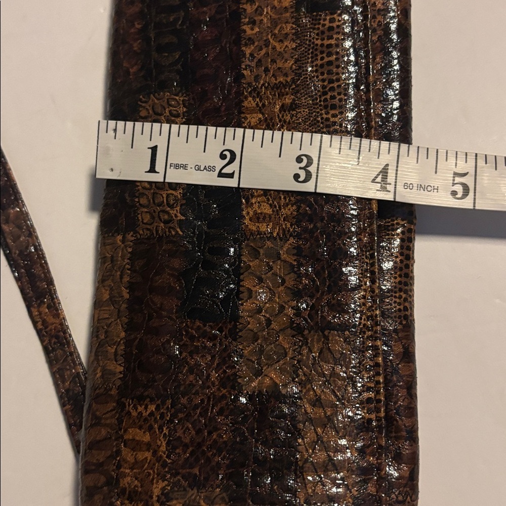 WALLET/ WRISTLET FAUX LEATHER AND FAUX ANIMAL PRINT BUT HAS GREAT COLORED DESIGN - Picture 11 of 11